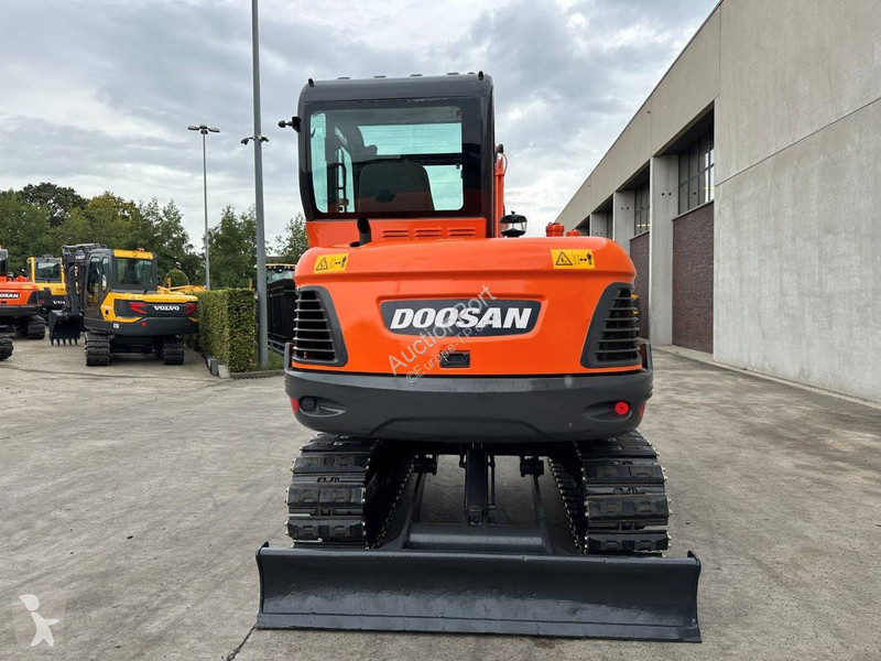 Escavadora Doosan 9C