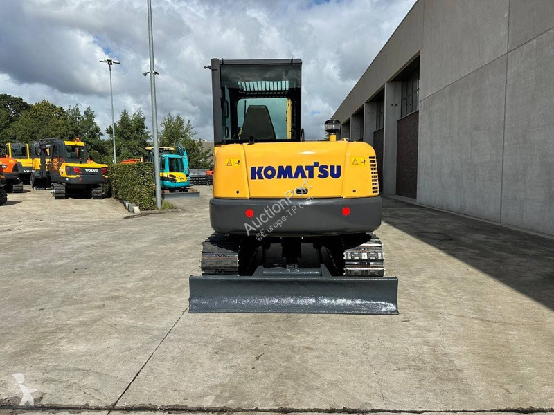 Escavadora Komatsu 7