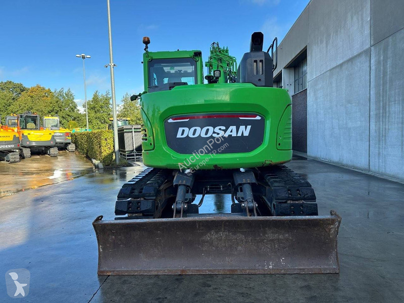 Escavadora Doosan 7