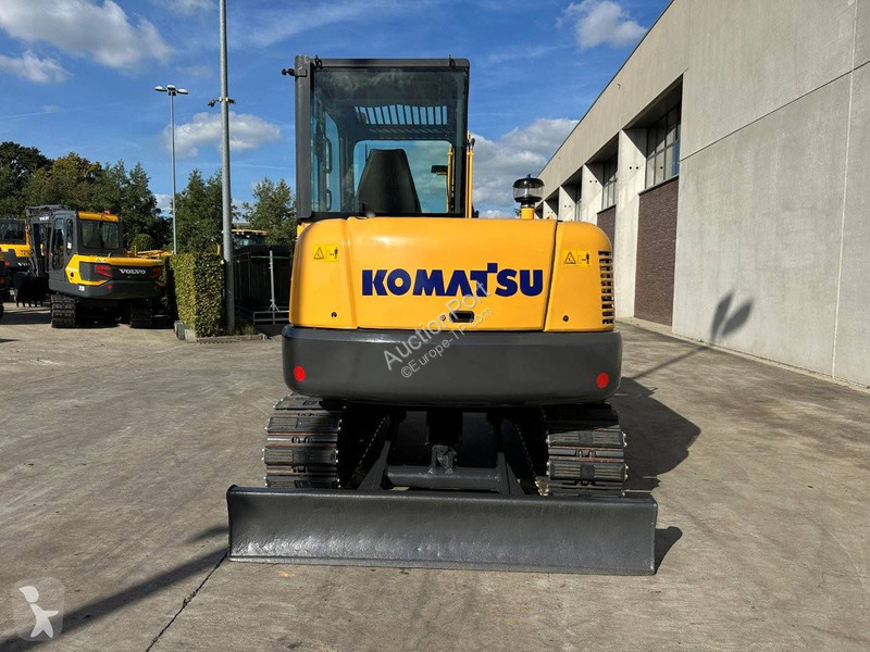 Escavadora Komatsu 7