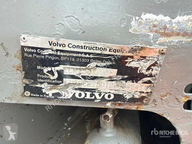Escavadora Volvo ECR25D