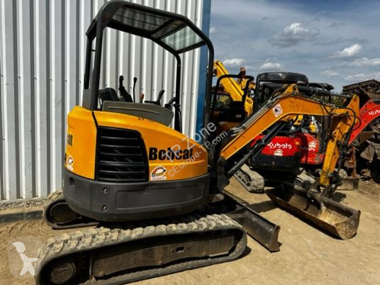 Escavadora Bobcat e26