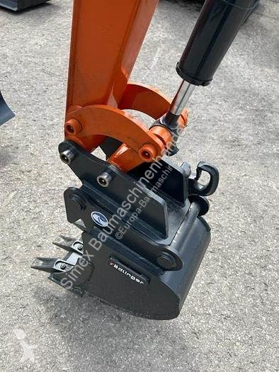Escavadora Hitachi ZX10U-6