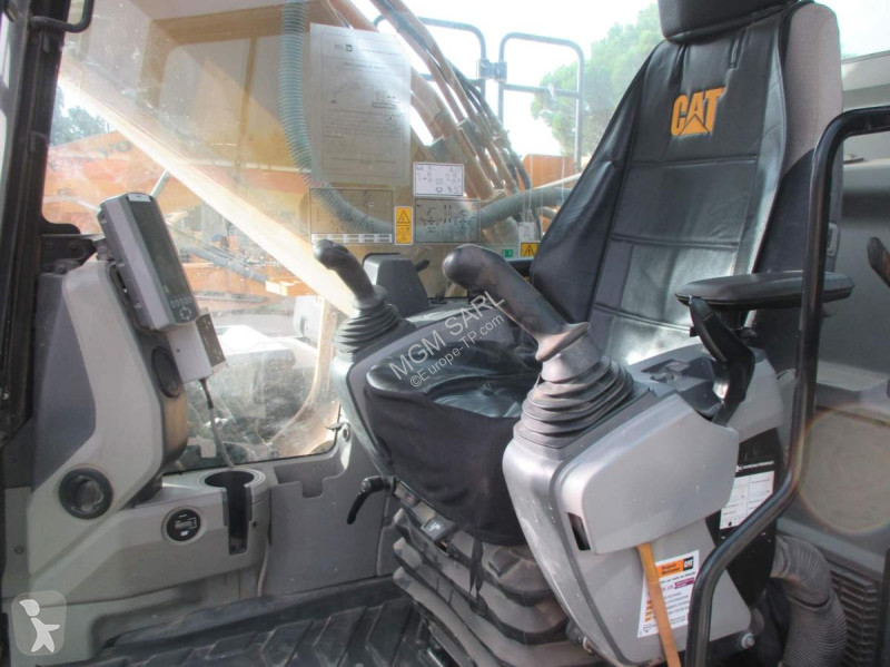 Lopatový nakládač Caterpillar ELN