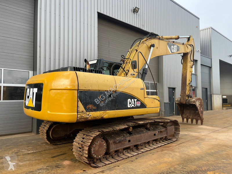 Excavator Caterpillar - bucket with teeth