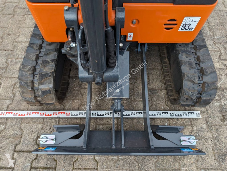 Excavator Hitachi ZX17 -- Netto:...