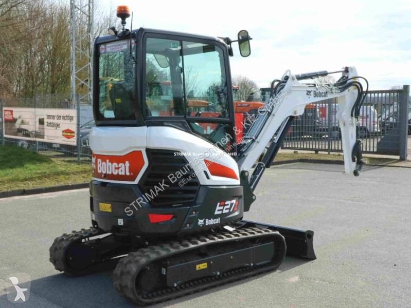 Lopatový nakládač Bobcat E 27 z