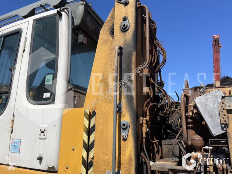 Escavadora Liebherr