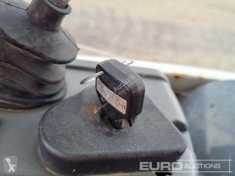 Escavadora Takeuchi TB216