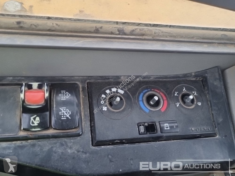 Lopatový nakládač Volvo D