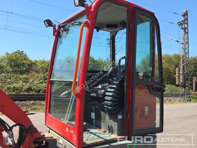 جرافة Volvo ECR25D