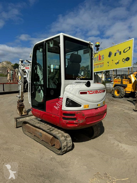 جرافة Takeuchi 230