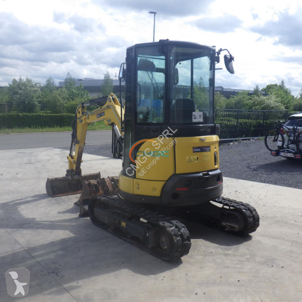 جرافة Yanmar VIO 26-6