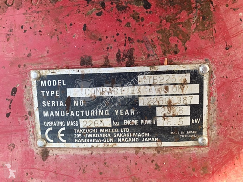 Escavadora Takeuchi TB225 with 3 buckets and...