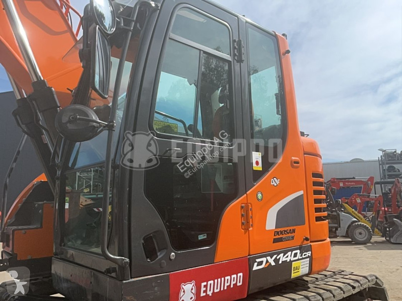 Excavadora Doosan -5 with Lehnhoff SW10-3...