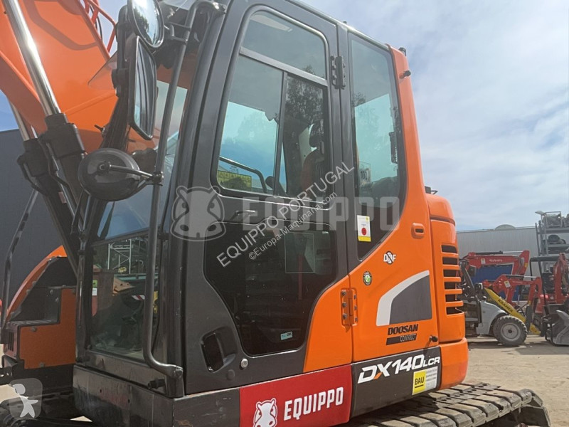 Escavadora Doosan -5 with Lehnhoff SW10-3...