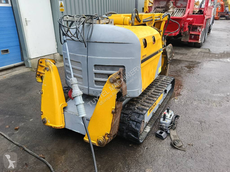 Skovl Brokk 330 remote demolition robot sloop...