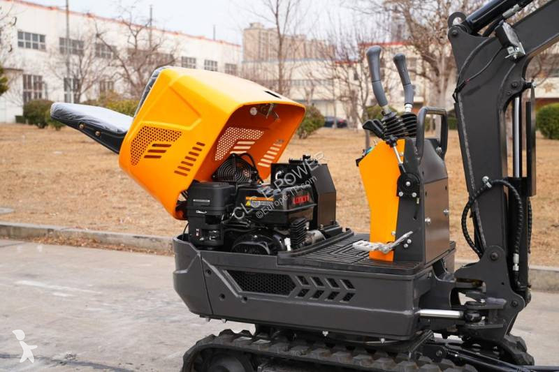 Lopatový nakládač CLC Mini Pelle T 700