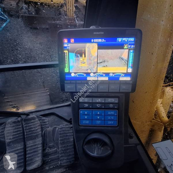 Lopatový nakládač Komatsu PC210LC-11
