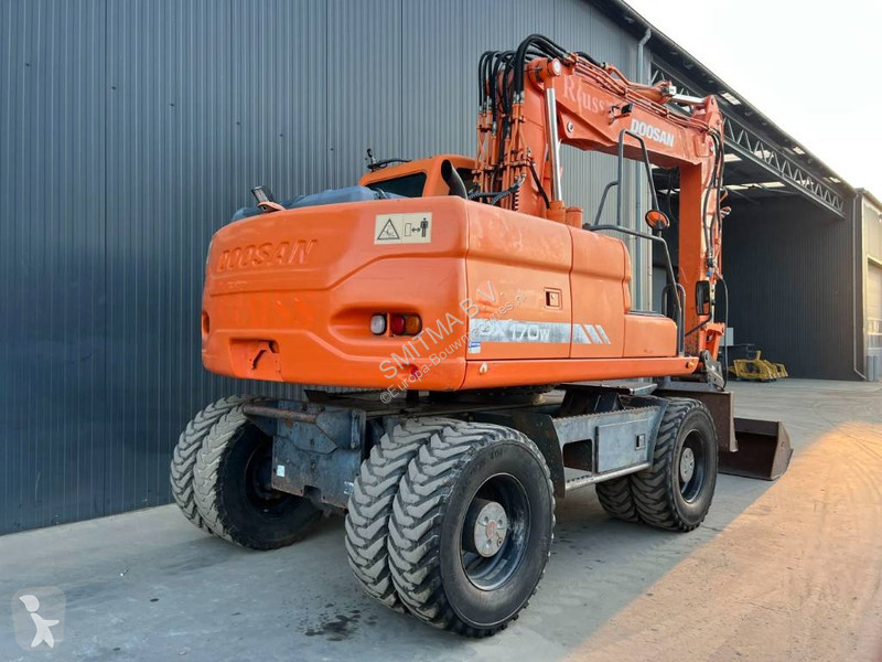 جرافة Doosan