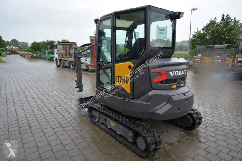 Lopatový nakládač Volvo ECR 40 F