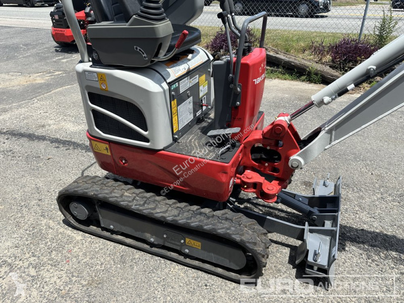 Escavadora Takeuchi TB210R