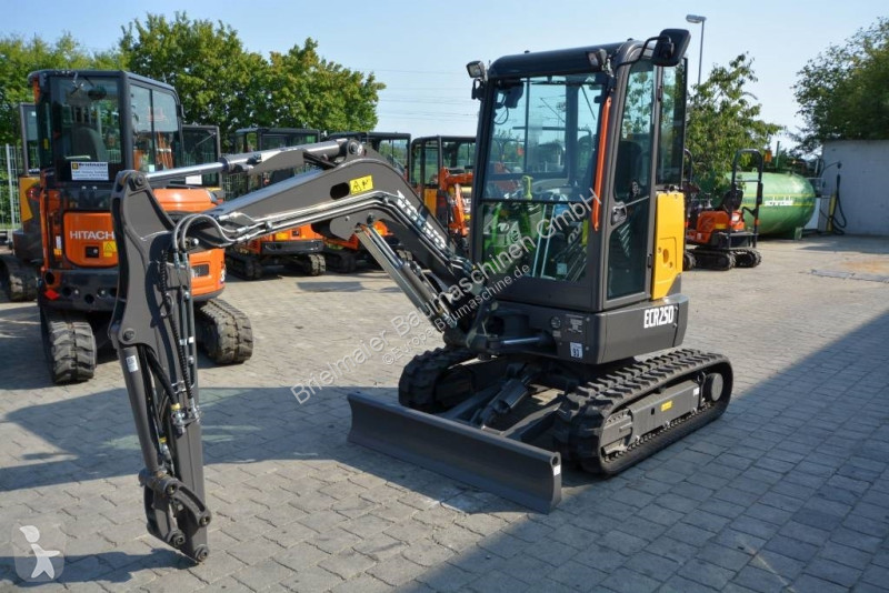 Lopatový nakládač Volvo ECR D