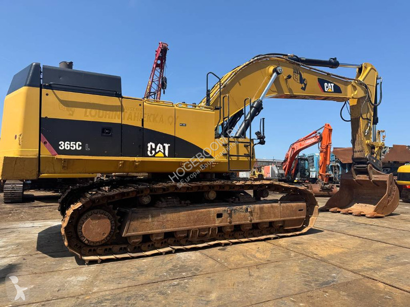 Escavatore Caterpillar L