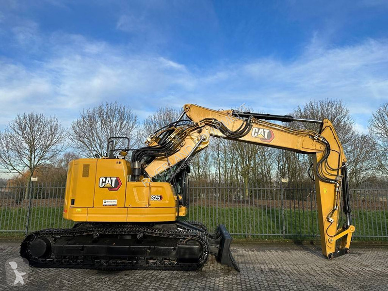 Graafmachine Caterpillar 325 with dozerblade...