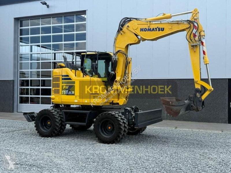 جرافة Komatsu PW 118 MR-11