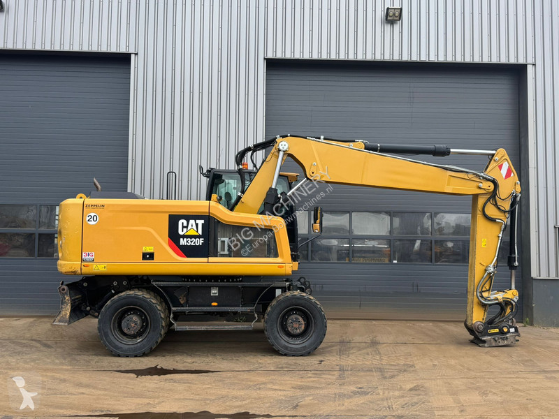 Excavator Caterpillar MF