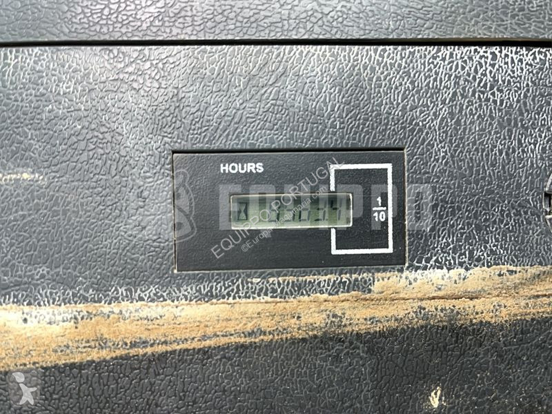 Escavadora Hyundai HX300 NL with a bucket and...
