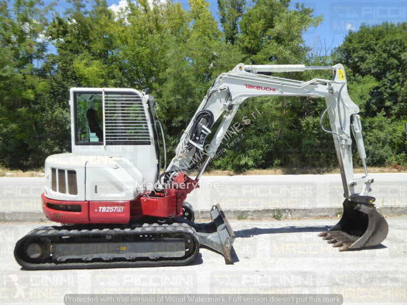 Escavatore Takeuchi TB257FR