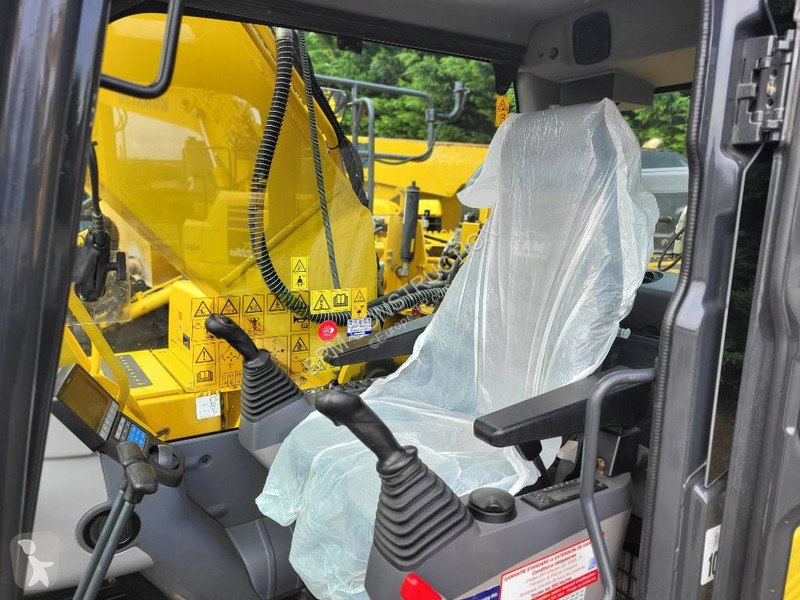 Escavatore Komatsu -11