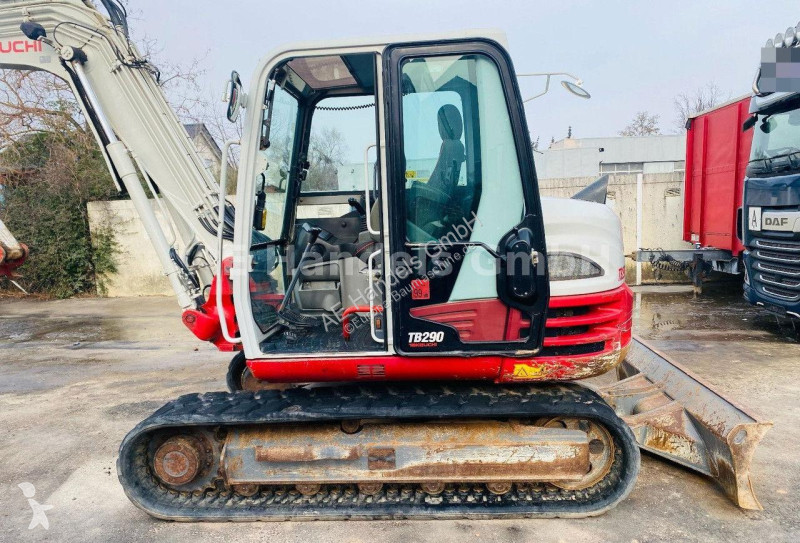 Escavatore Takeuchi