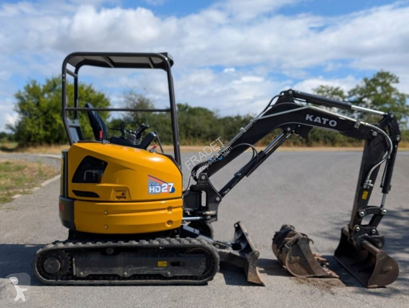 Escavadora Kato 27 V5