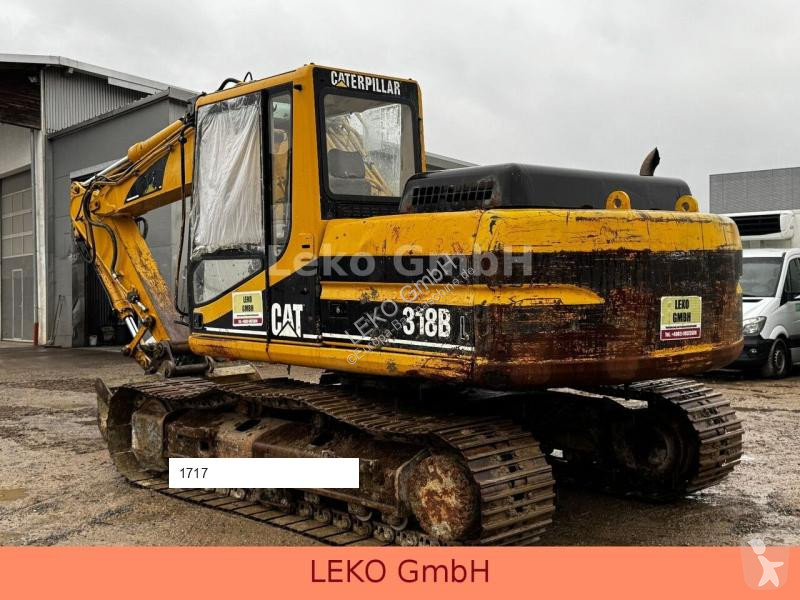 Escavatore Caterpillar 318B Mit Zwei Löffeln