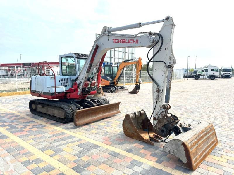 Escavadora Takeuchi