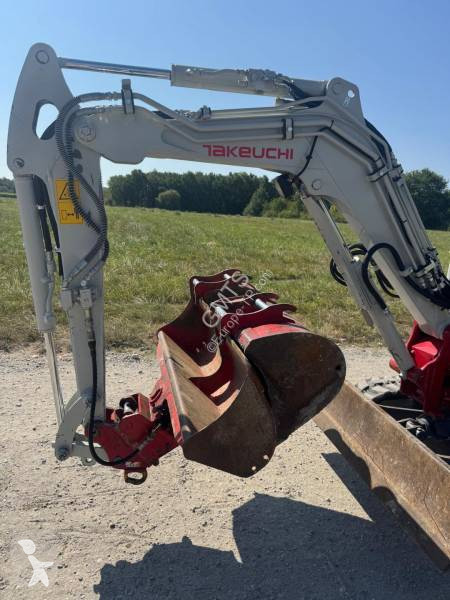 Escavadora Takeuchi TB325R