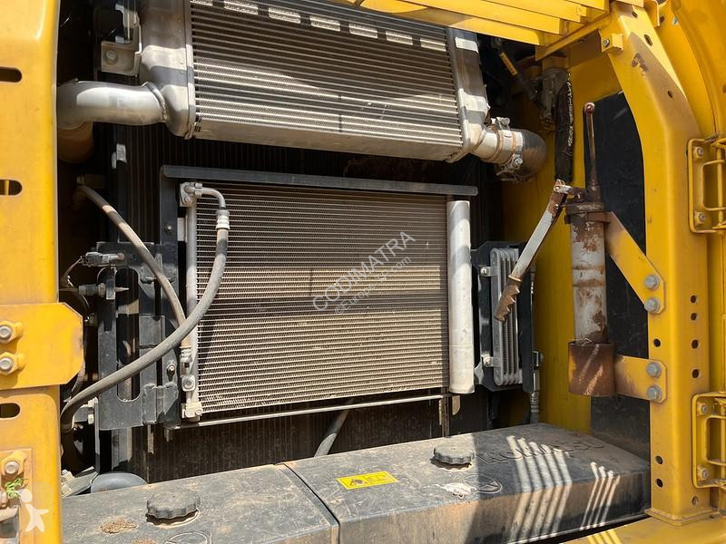 Escavadora Komatsu -11