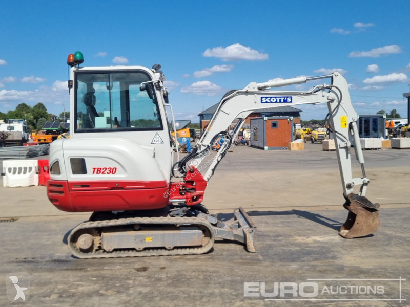 Escavadora Takeuchi 0