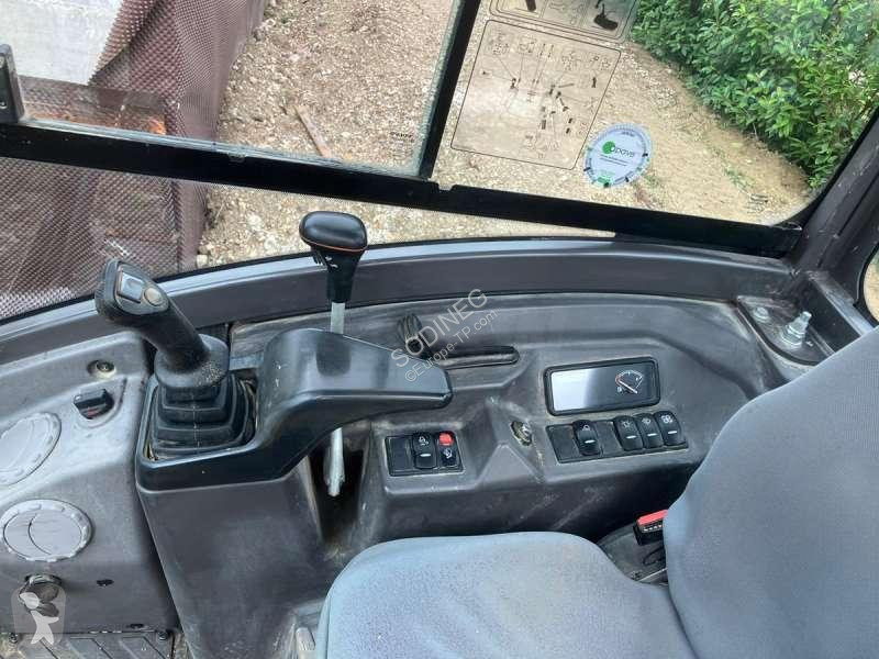 Lopatový nakládač Volvo ECR25D