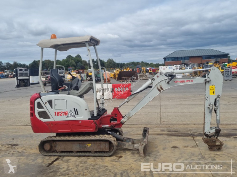Escavadora Takeuchi TB216