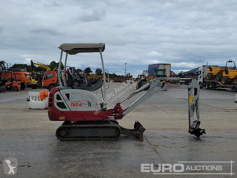 Escavadora Takeuchi TB216