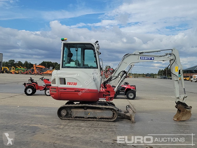 Escavadora Takeuchi 0