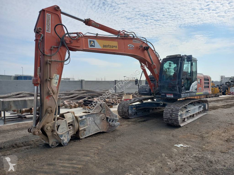 Graafmachine Hitachi ZX220LC (Abu Dhabi)