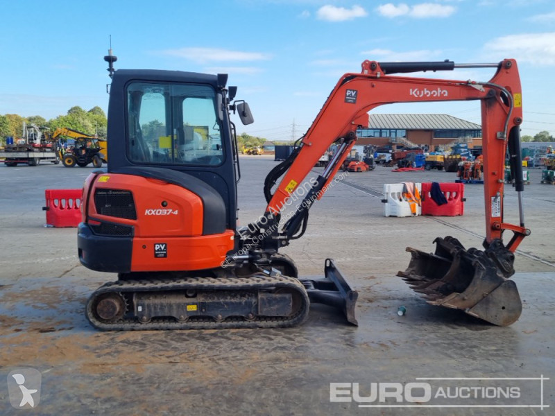 Lopatový nakládač Kubota KX037-4