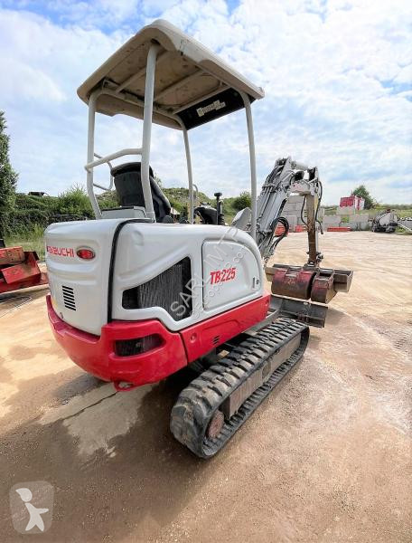 Excavadora Takeuchi 3 GODETS TB225