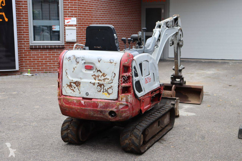 جرافة Takeuchi TB216