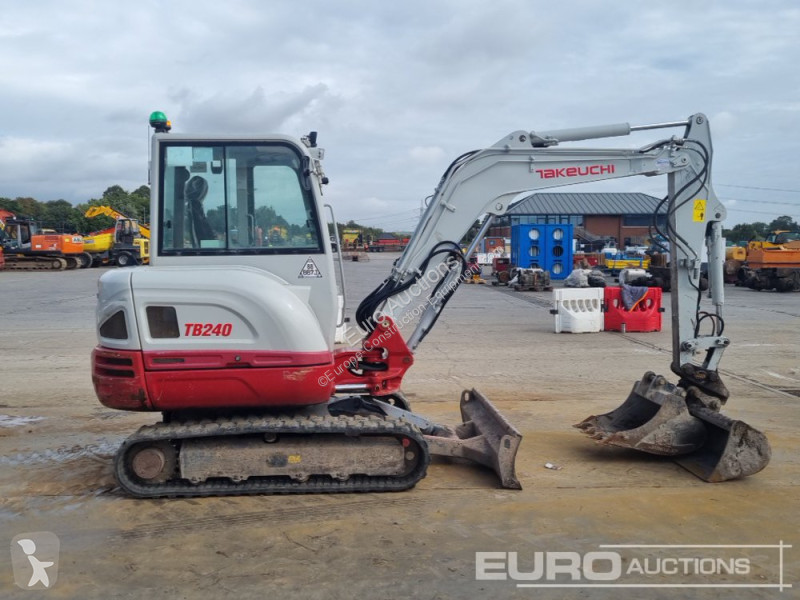 Escavadora Takeuchi TB240